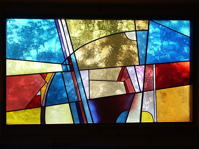 Un vitrail de la chapelle de la Vue-des-Alpes