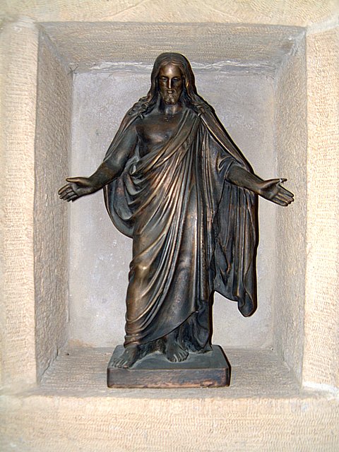 Statue du Christ - temple de Boudevilliers