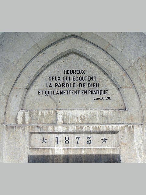 Fronton du temple de La Cte-aux-Fes