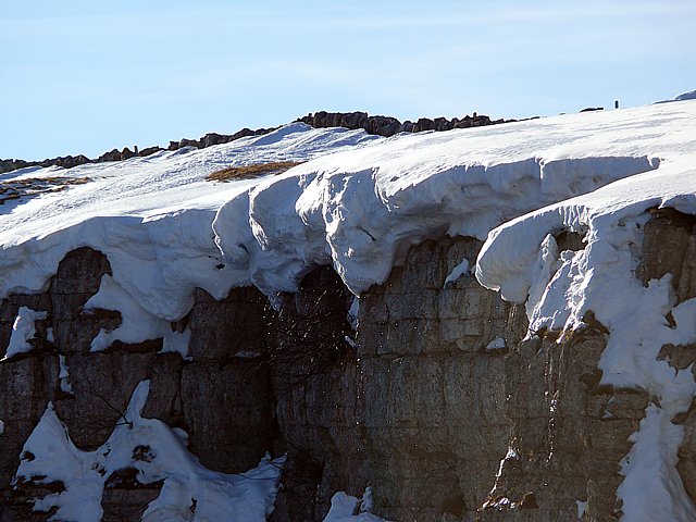 La falaise du Creux du Van en hiver