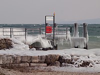 Débarcadère de Vaumarcus sous la glace