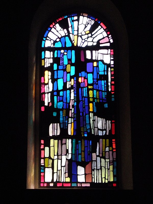 Eglise Saint-Pierre, vitrail de Jean-Paul Perregaux