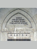 Fronton du temple de La Côte-aux-fées