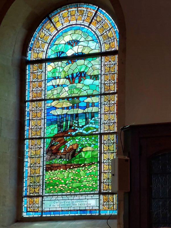 Un vitrail du temple de Saint-Aubin
