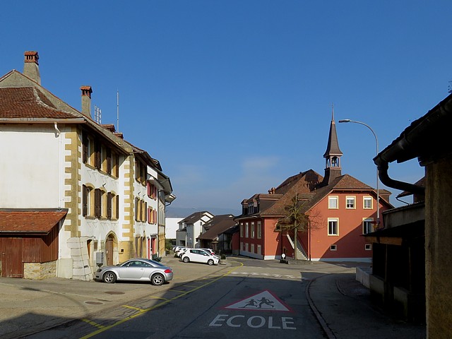 Une rue dans le vieux Cornaux