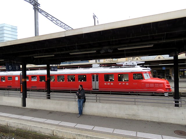 double flèche rouge à Neuchâtel
