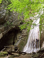 La cascade et grotte de Môtiers